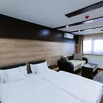 Madison Village 4*
