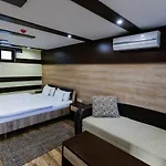 Madison Village 4*