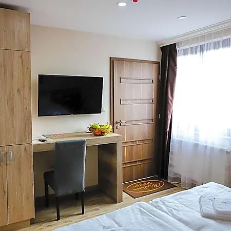 Madison Village Bed & Breakfast 4*