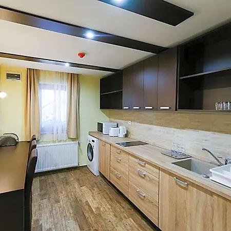 Madison Village 4*