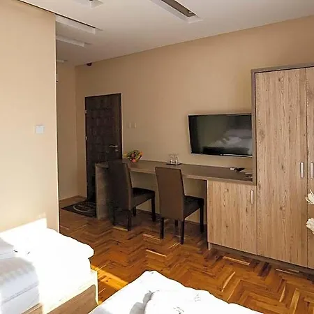 Bed & Breakfast Madison Village 4*