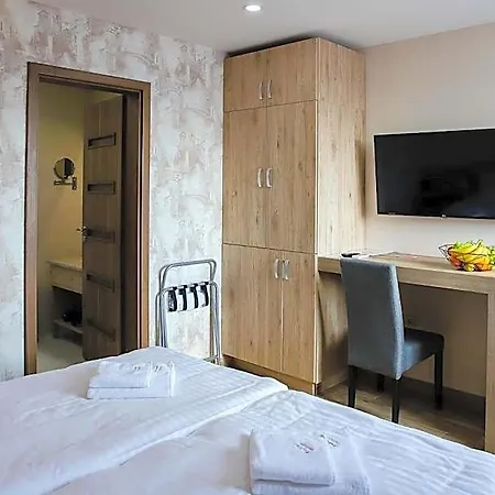 Madison Village Bed & Breakfast 4*