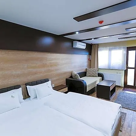 Madison Village 4*