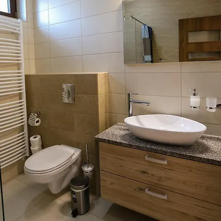 Madison Village Кишварда