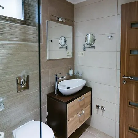 Madison Village Кишварда