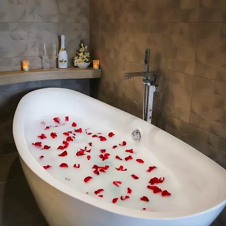 Madison Village Кишварда