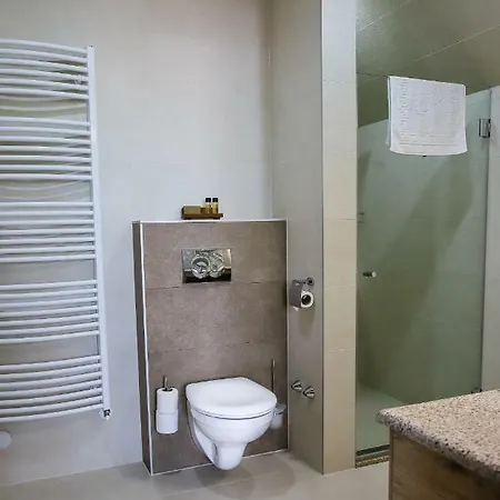 B&B Madison Village 4*