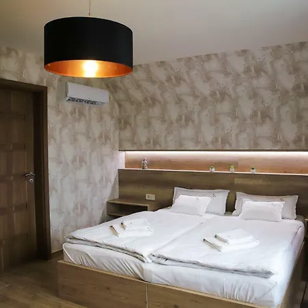 Madison Village 4*