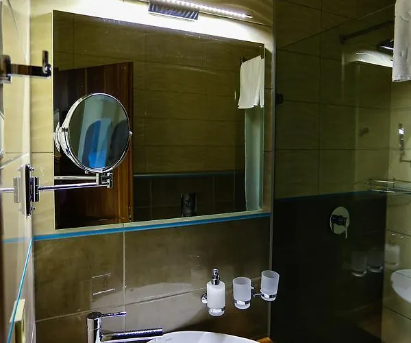 Bed & Breakfast Madison Village 4*