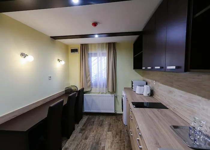 فندق مبيت وإفطار Madison Village 4*