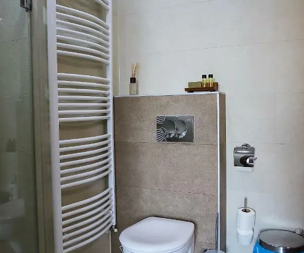 فندق مبيت وإفطار Madison Village 4*