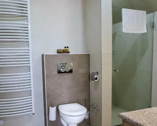 Bed & Breakfast Madison Village 4*